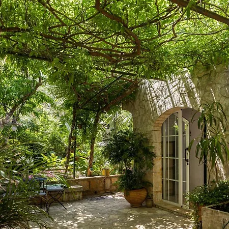 Tatil Evi Mai's *