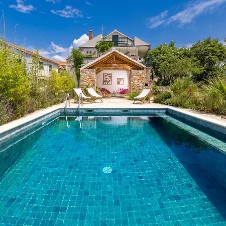 Mai's Stari Grad (Hvar)