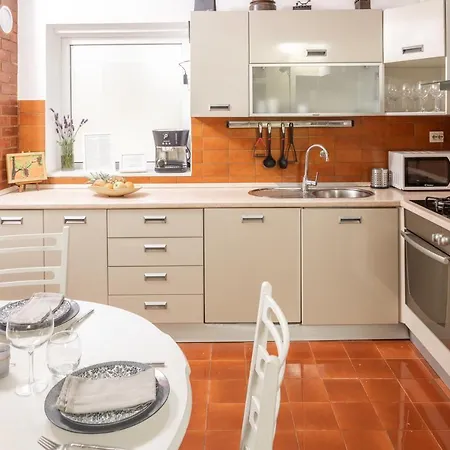 Mai's Stari Grad (Hvar)